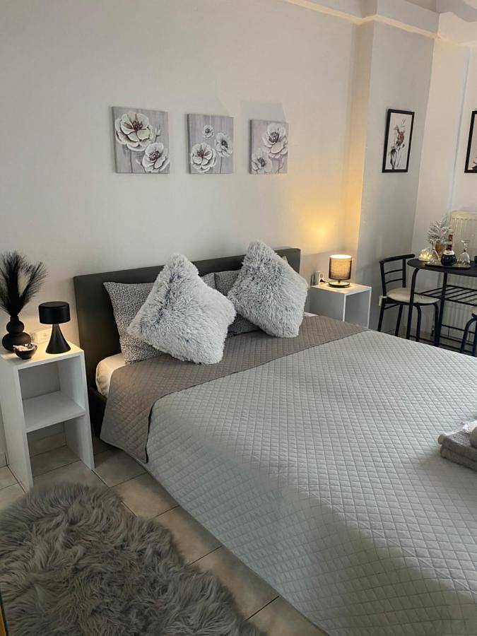 Gîte pour 2 personnes, avec terrasse et vue à Serrès - 2