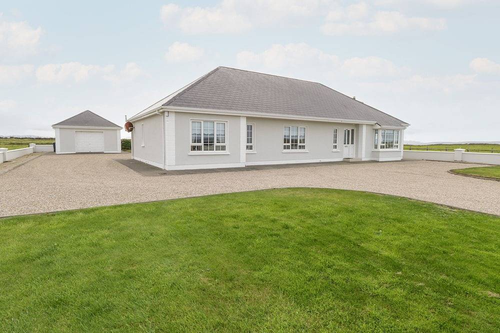 Shraigh Beach, family friendly in Belmullet, County Mayo in County Mayo