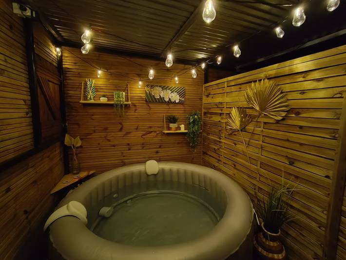 Cabaña 'La Cabane Tropicale' con piscina privada, Wi-Fi y aire acondicionado in Saint-Louis, Reunión