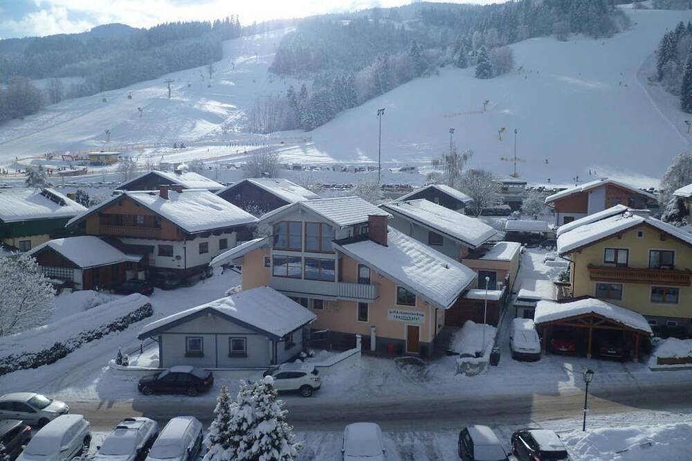 Double room with shower, bath, Wc - B&B - Golf- und Skipension Krug in Haus, Schladming-Dachstein