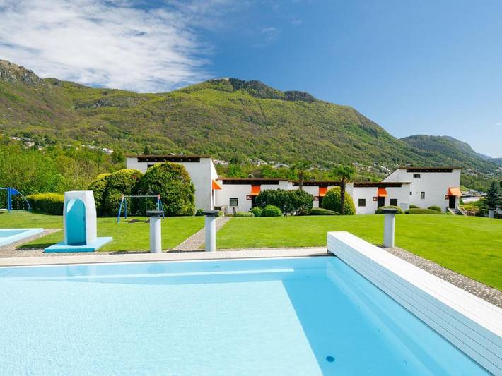 Ferienwohnung für 5 Personen, mit Terrasse und Garten sowie Pool