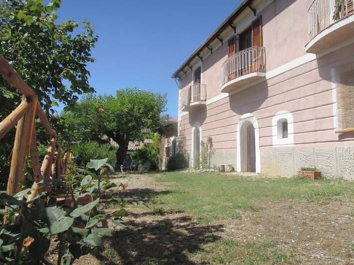 Location de vacances pour 3 personnes, avec jardin ainsi que vue et terrasse à Polizzi Generosa - 2