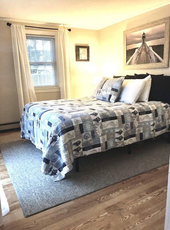 Best of Both Worlds am Schwanenteich in Dennis Port, Dennis