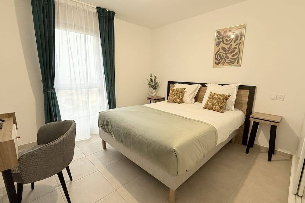 Entire apartment, Apartment-Superior-Ensuite with Shower in Aubenas, Ardèche