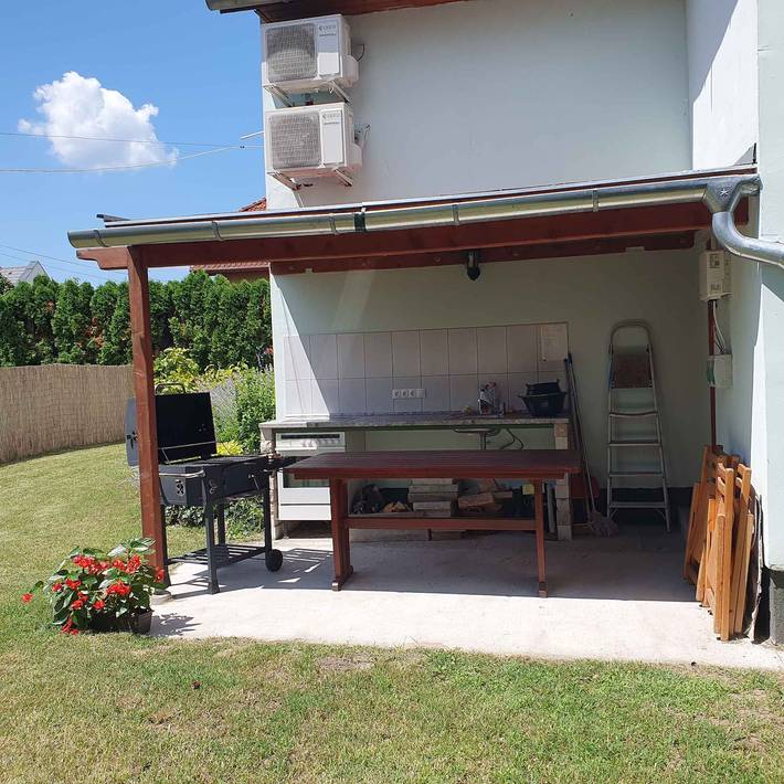 Ganze Ferienwohnung, Ferienwohnung nur 200 m von dem Strand entfernt in Balatonmariafürdö, Plattensee Südufer