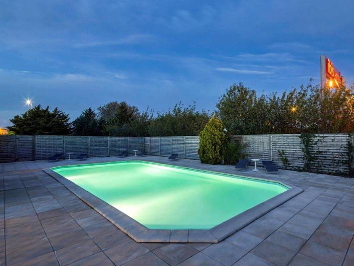 Hôtel pour 2 personnes, avec piscine et terrasse, animaux acceptés à Trignac