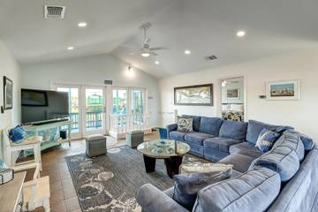 Vacation Rental for 10 Guests in City-by-the Sea, Aransas County, Picture 1