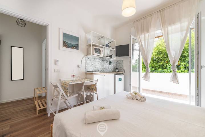 Ganze Wohnung, Ferienwohnung für 2 Personen mit Balkon/Terrasse in Cagliari, Campidano