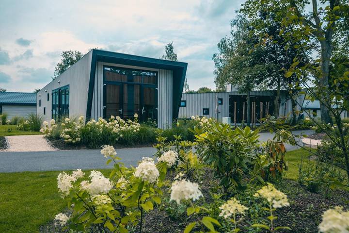 Ferienhaus für 4 Personen, mit Balkon/Terrasse und Terrasse sowie Garten und Pool