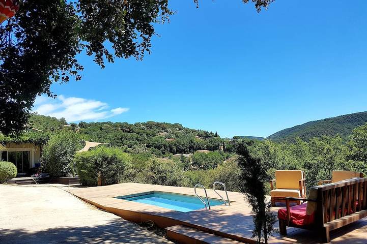 Location de vacances pour 12 personnes, avec jardin et terrasse à Collobrières