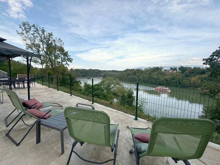 Villa pour 10 personnes, avec vue sur le lac ainsi que vue et jardin, animaux acceptés