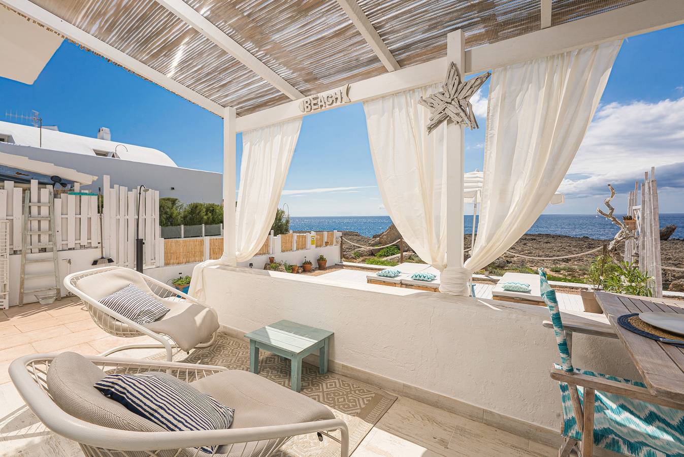 Entire apartment, Apartment 'Mar I Vent' with Sea Views, Private Terrace and Wi-Fi in Cala Blanca, Ciutadella