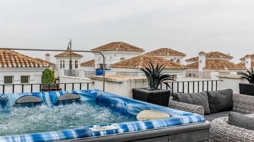 Chalet para 5 personas, con jacuzzi además de piscina y jardín en Campo de Cartagena
