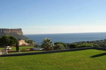 Ferienwohnung für 4 Personen, mit Terrasse und Pool sowie Garten in Cassis