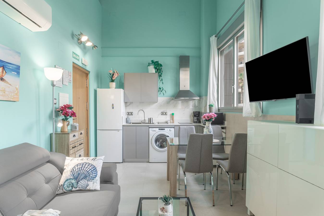 Apartamento entero, Apartamento 'Mar, A Pie De Playa' con Wi-Fi y aire acondicionado in Playa La Victoria, Cádiz