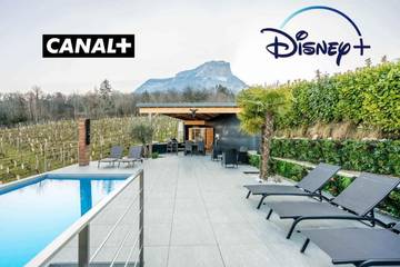 Location de vacances pour 8 personnes, avec sauna et jacuzzi ainsi que piscine et jardin à Apremont (Savoie)