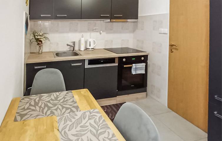 Ganze Ferienwohnung, Gemütliche Ferienwohnung mit Terrasse, Küche, WLAN und Parkplatz in Gračac, Zadar