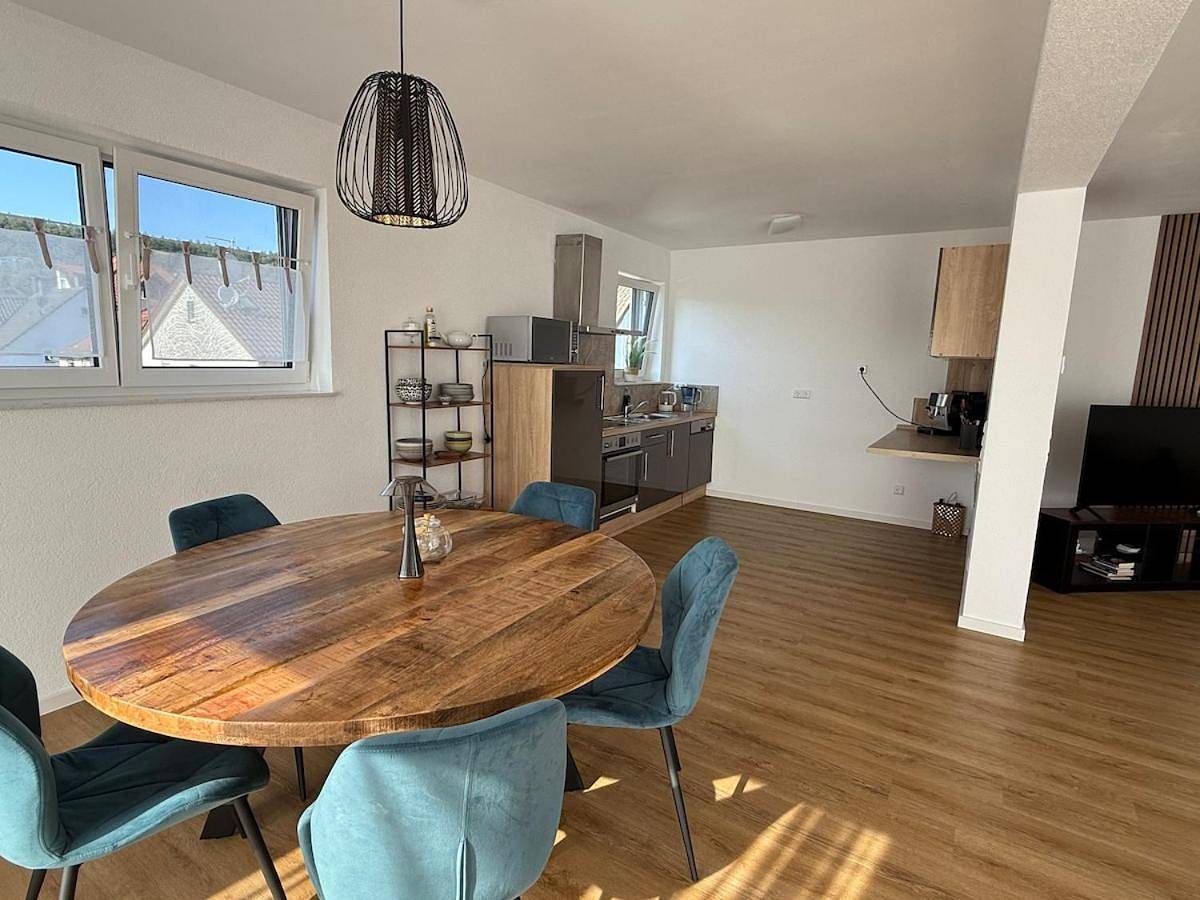 Ganze Wohnung, Luxury Apartment 4 bedrooms Self check in out in Ebersbach an der Fils, Landkreis Göppingen