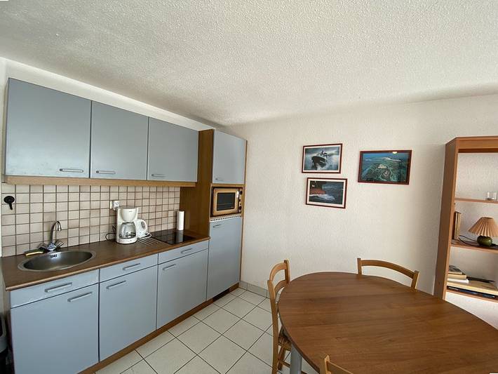 Entire apartment, 2-room apartment 4-5 people - stunning sea views in Le Fort-Bloqué, Ploemeur