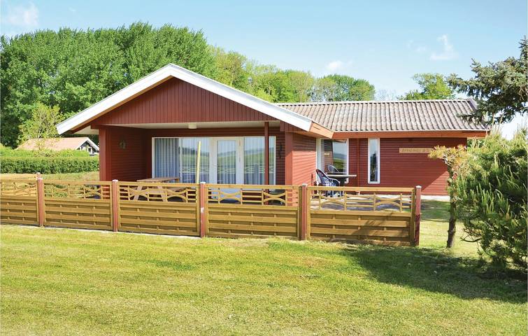 Ferieudlejning for 6 personer, med Terrasse og Have i Rendbjerg