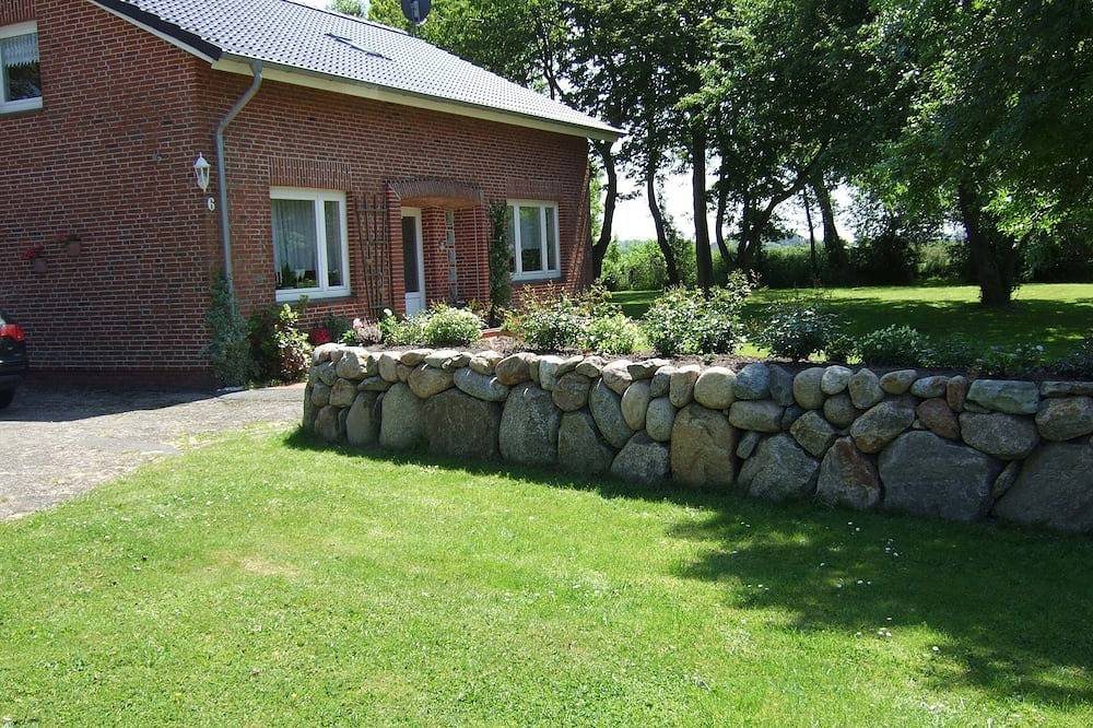 Ganze Wohnung, Ferienwohnung auf dem Ferienhof Nickelswarft 2 in Poppenbüll für 2-6 Personen in Poppenbüll, Eiderstedt