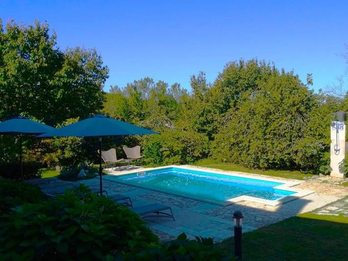 Ferienhaus für 4 Personen, mit Terrasse und Garten sowie Pool in Musalez