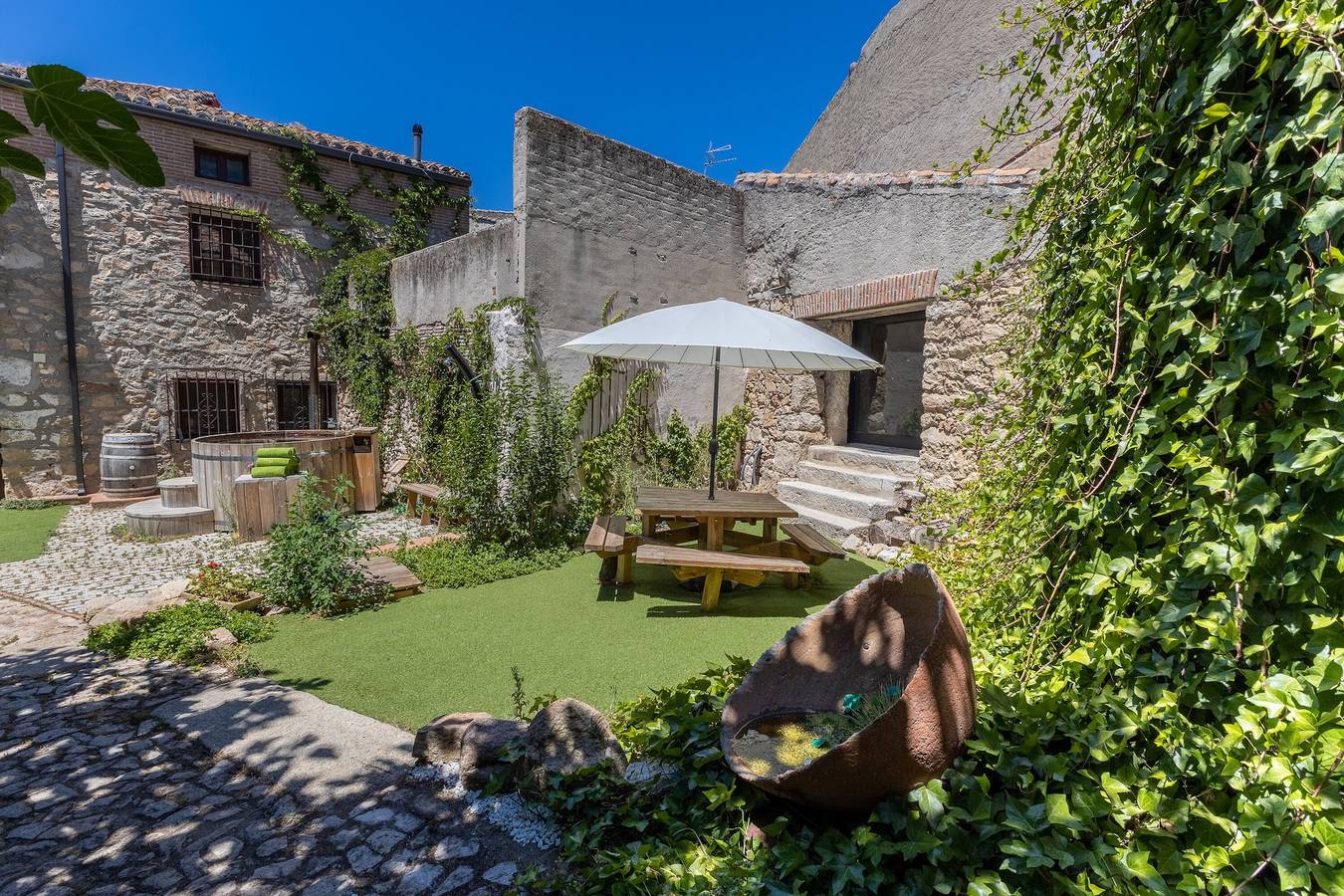 Finca 'La Casona Del Tio Pedro' mit privatem Garten, Balkon und Wlan in Cadalso de los Vidrios, Madrid Province