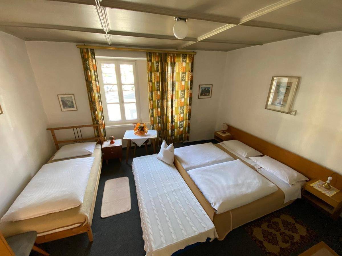 Triple Room with Private Bathroom in Untermais, Meran