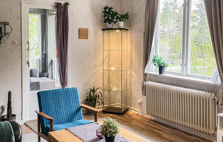 Hel semesterlägenhet, Lägenhet för 5 Personer med trädgård in Nybro