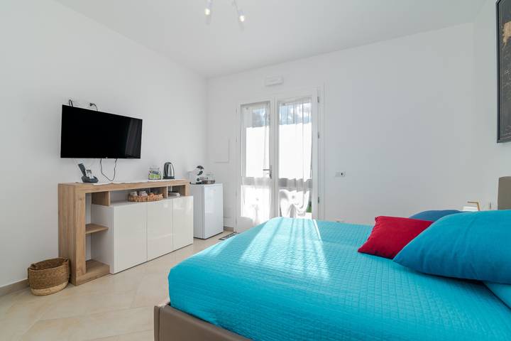 Camera 'Mono Fra- Santa Teresa Gallura' con terrazza privata, Wi-Fi e aria condizionata in Santa Teresa di Gallura, Santa Teresa Gallura