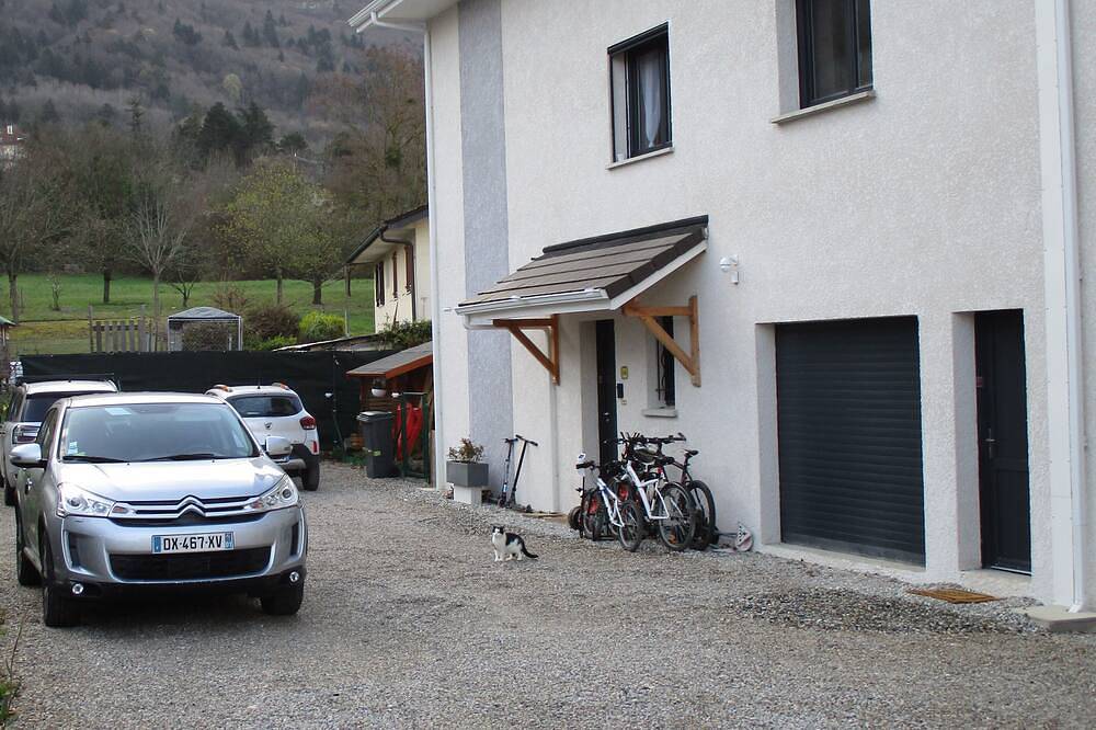 Studios for rent in Collonges sous Salève in Collonges-sous-Salève, Región de Saint-Julien-en-Genevois