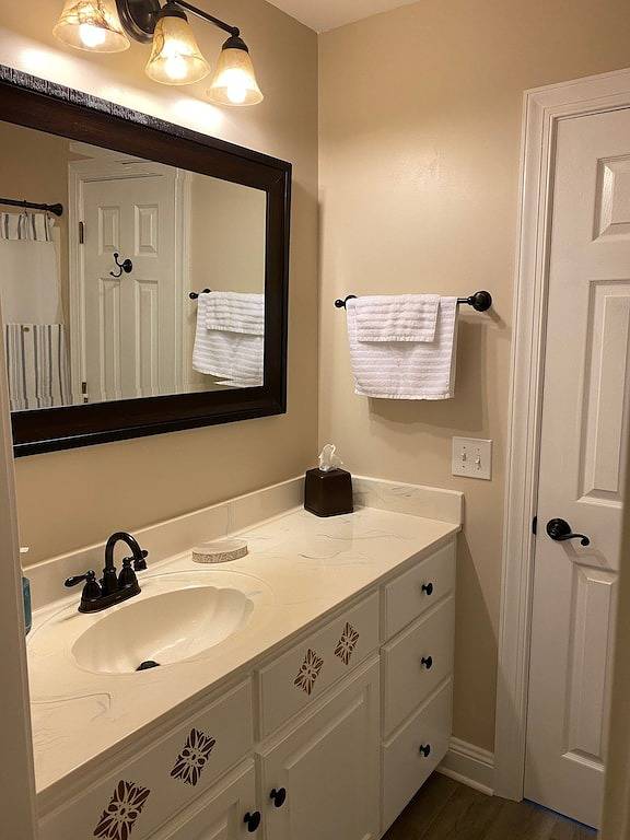 Vacation rental for 16 people, with yard and balcony as well as pool in Lake Gaston