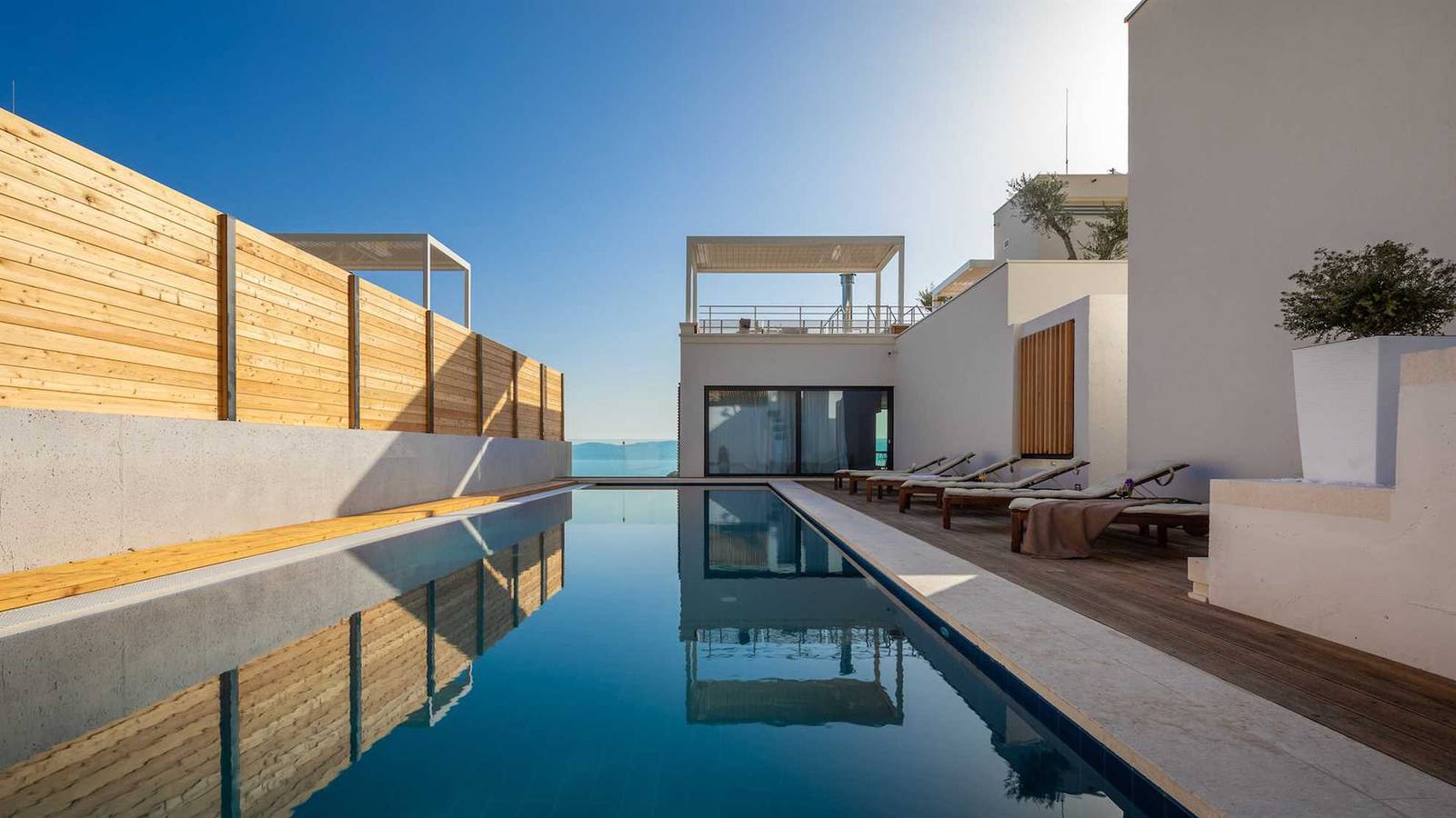 Villa Safira - moderne Villa mit beheiztem Pool, Fitnessraum, Sauna, Whirlpool und Meerblick in Marusici, Split-Dalmatien