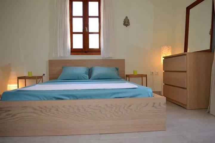Absolute Peace in a beautiful setting - north villa in Santorin
