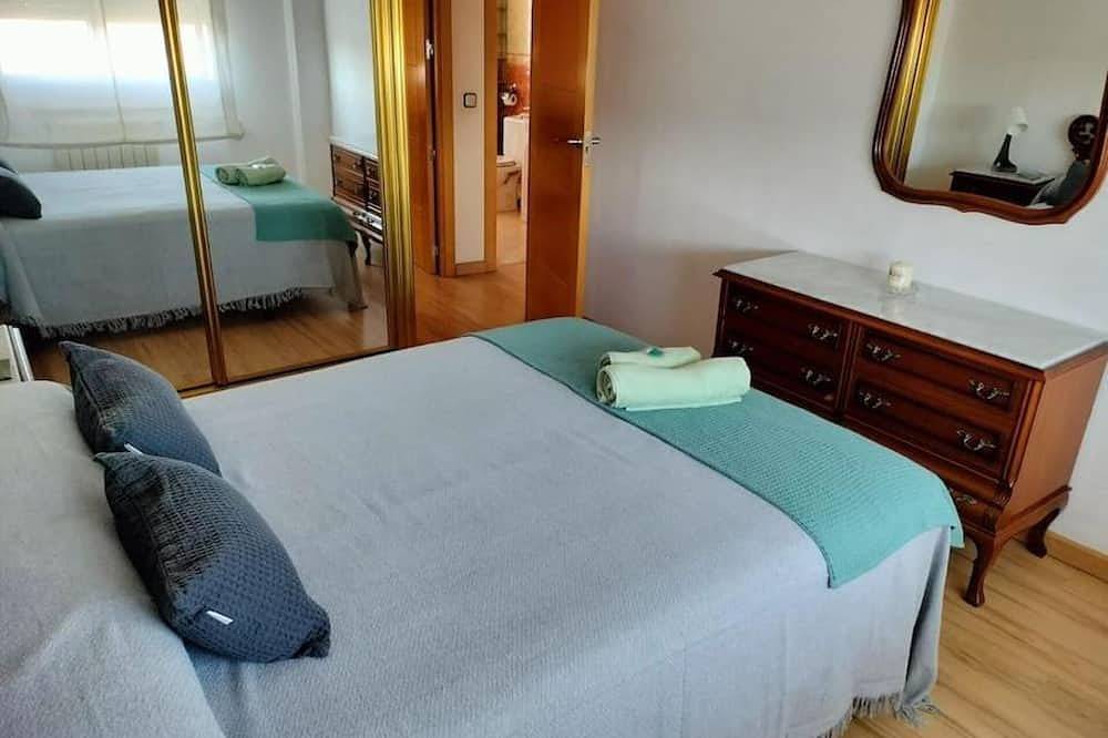 Entire apartment, El Camino Apartment in Alcalá de Henares, Madrid Province