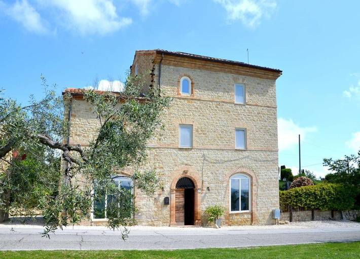 Ferienhaus für 10 Personen, mit Terrasse und Garten sowie Pool und Ausblick