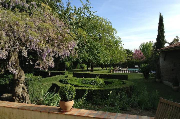 Location de vacances pour 12 personnes, avec Terrasse et Jardin à Saint-Sylvestre-sur-Lot