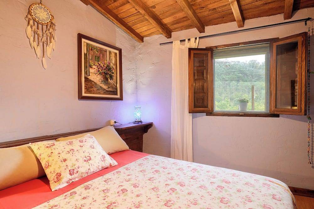 Casa de vacaciones \"La Cabana, El Reixac Casa Rural\" con vistas a la montaña in San Juan de las Abadesas, Pirineo Catalan