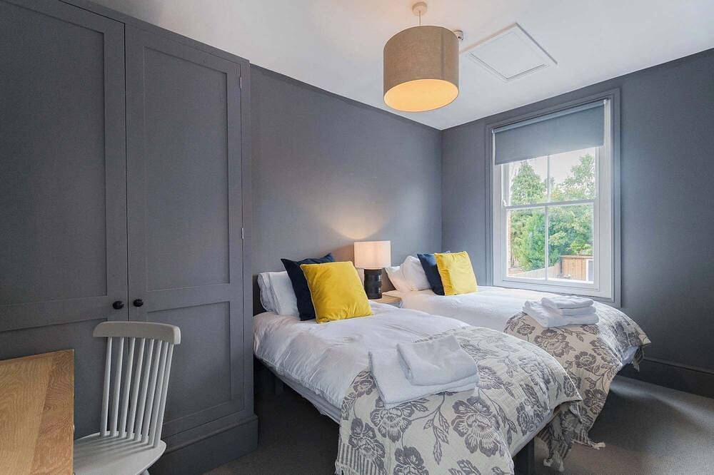 Spacious House, Private Parking & Garden in Gloucester (UK), Gloucestershire