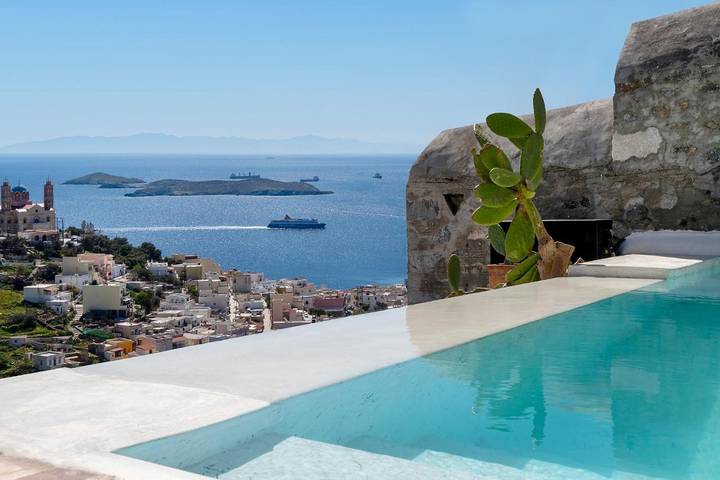 Maison d’hôte pour 2 personnes, avec piscine ainsi que vue et balcon dans Syros