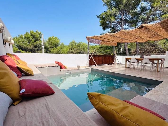 Location de vacances pour 8 personnes, avec terrasse ainsi que vue et piscine à Roquefort-la-Bédoule - 2