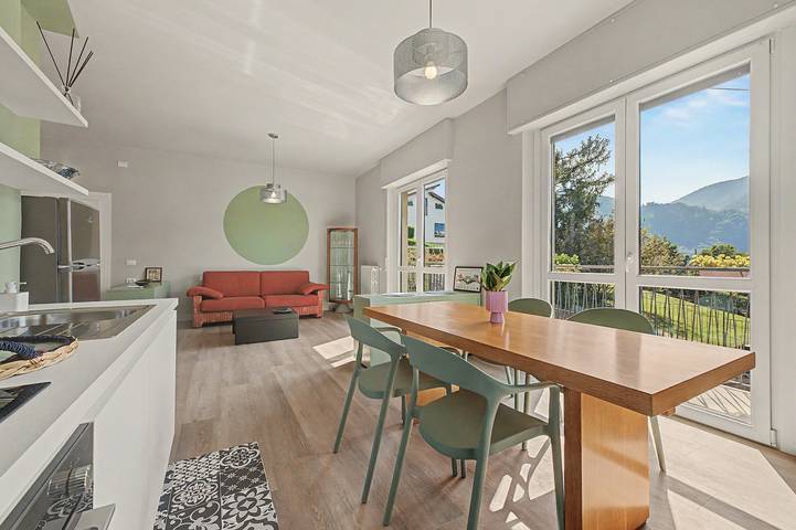 Apartamento inteiro, Apartamento 'Casa Vacanze Zia Manni' com vista lago, Wi-Fi e ar condicionado in Abbadia Lariana, Município de Abbadia Lariana