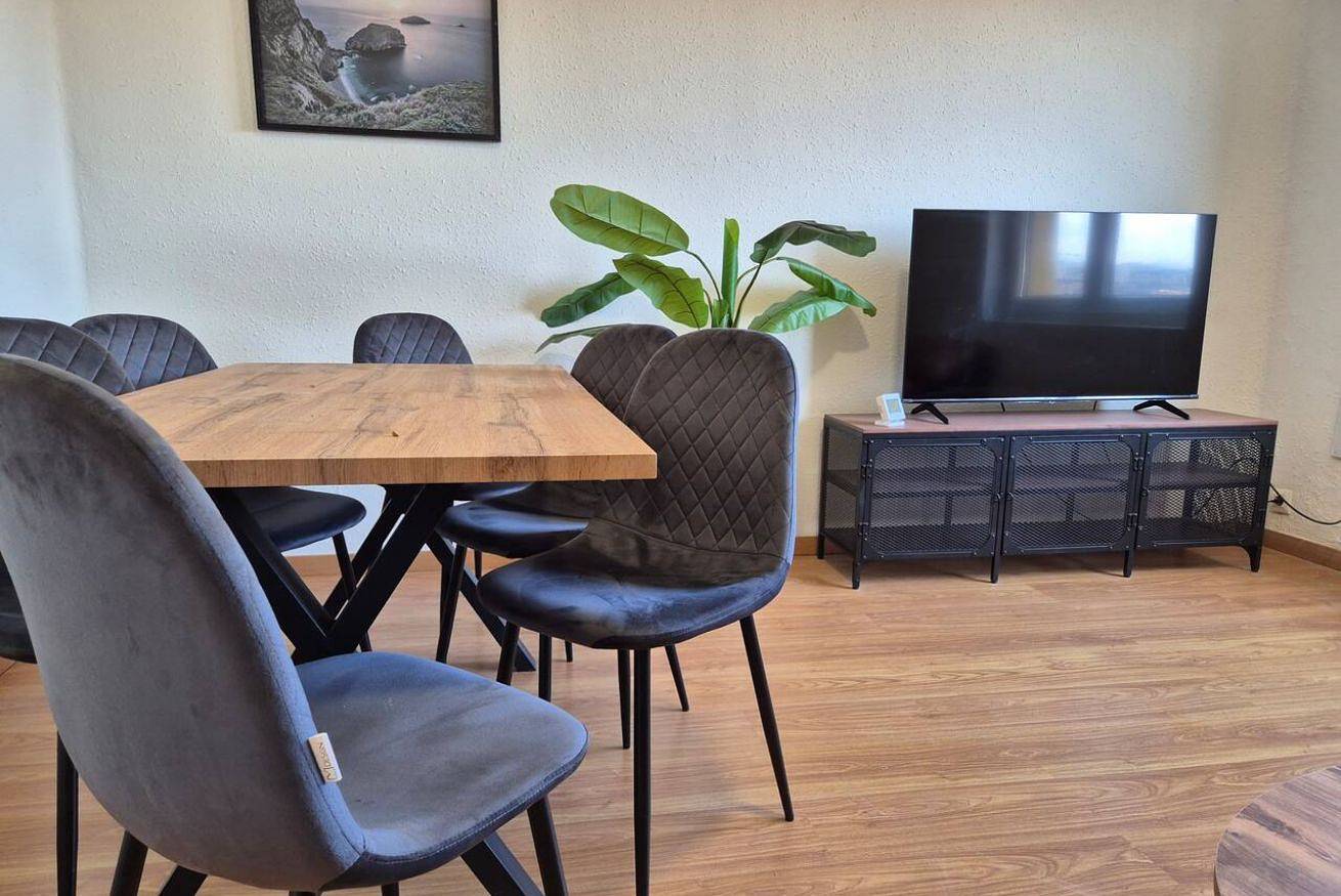 Geheel appartement, Cozy Wi-Fi Apt with Full Kitchen & Dishwasher in Oviedo, Cantabrisch Gebergte