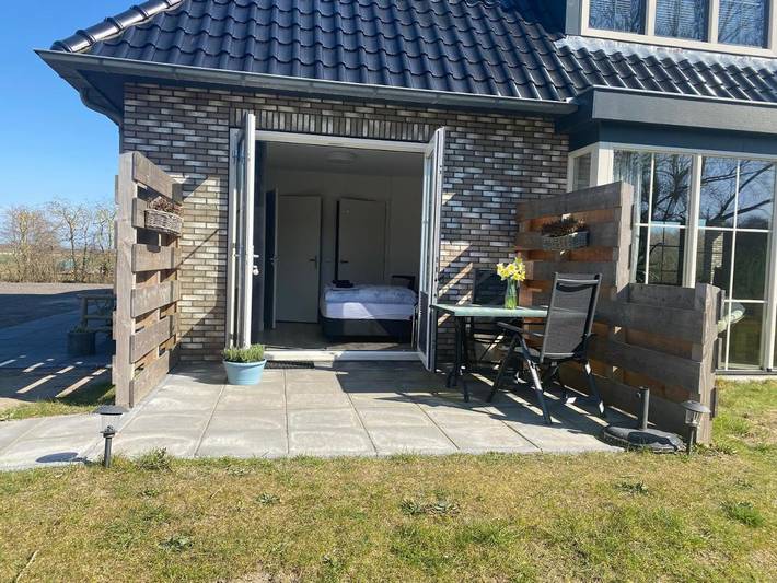 Chambre d’hôte pour 2 personnes, avec jardin ainsi que terrasse et vue à De Koog