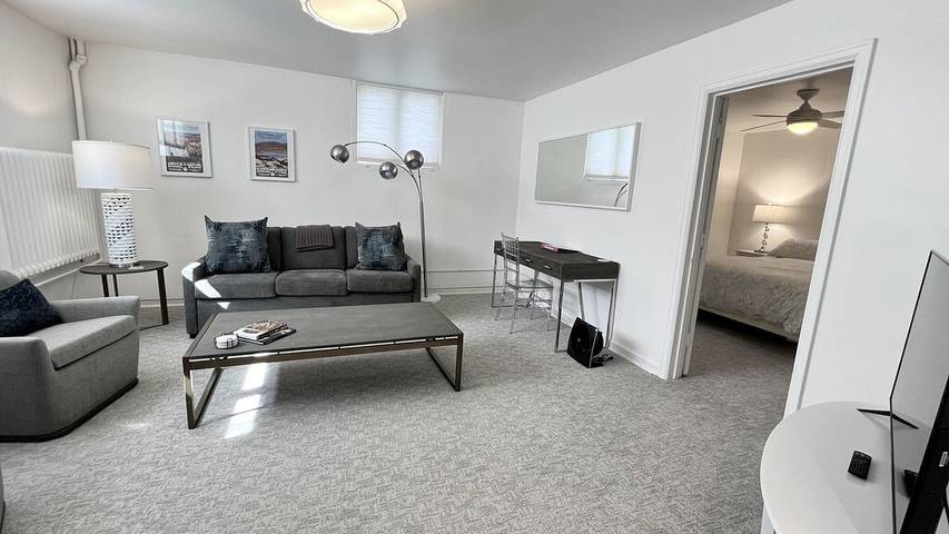 Vacation rental for 18 people, with yard and hot tub in Salt Lake City