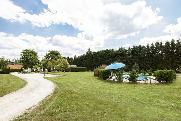 Gîte pour 10 personnes, avec jardin et terrasse ainsi que vue sur le lac et piscine à Cheverny - 4