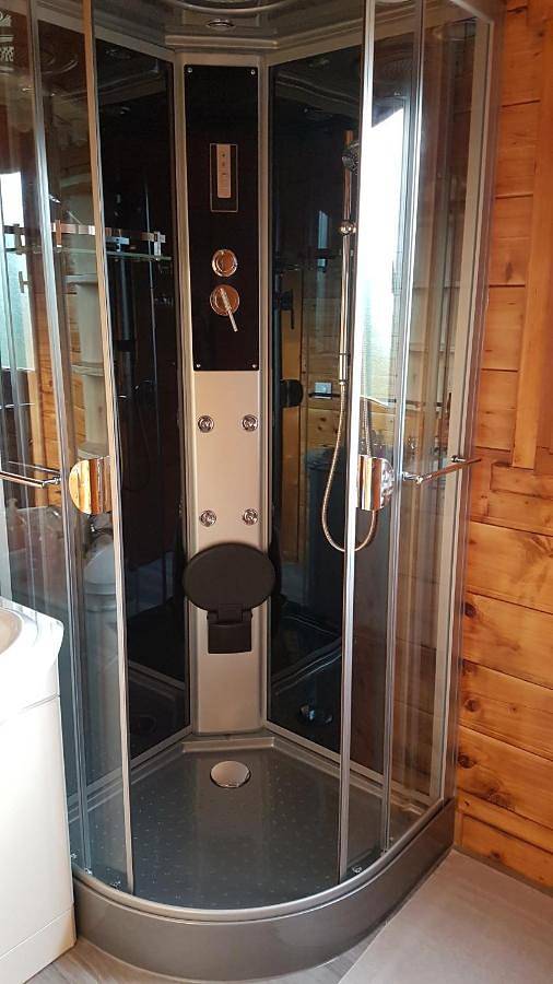 Three-Bedroom Chalet in Saint-Germain-de-Tallevende-la-Lande-Vaumont, Région de Vire