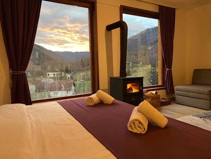 Ferienhaus für 13 Personen, mit Ausblick und Garten, kinderfreundlich in Kosovo
