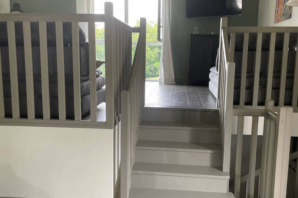 Belle grange rénovée avec piscine privée 9mx4m chauffée, vue sur la vallée in Beynat, Région de Brive-la-Gaillarde