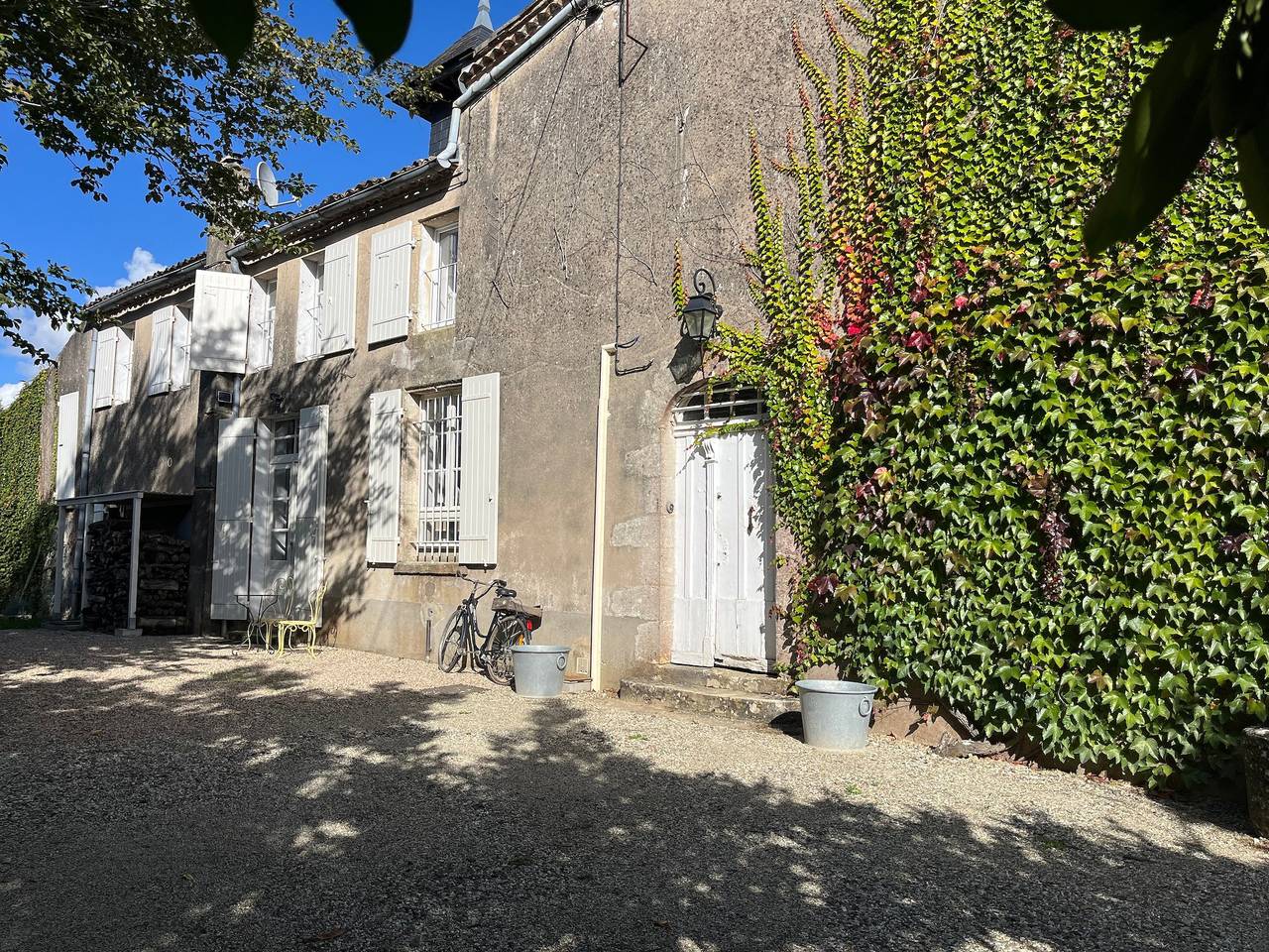 Peaceful Retreat in Entre-Deux-Mers: Charming Cottage with Pool, Sauna & Unspoiled Nature in Montagoudin, Langon region